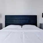King Bed Lovely Escape Mins To Seaworld Pool