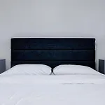 King Bed Lovely Escape Mins To Seaworld Pool