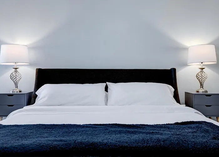 King Bed Lovely Escape Mins To Seaworld Pool