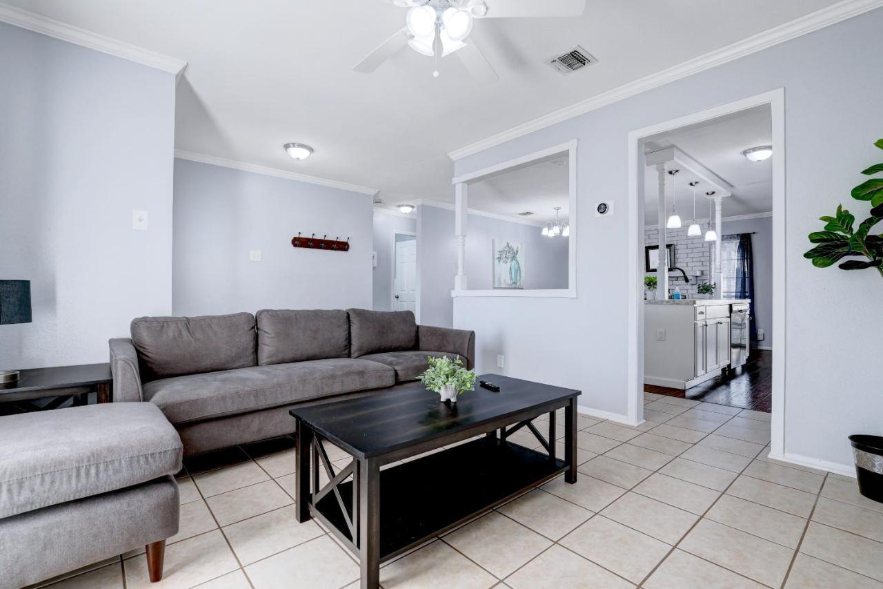 King Bed Lovely Escape Mins To Seaworld Pool Сasa de vacaciones San Antonio