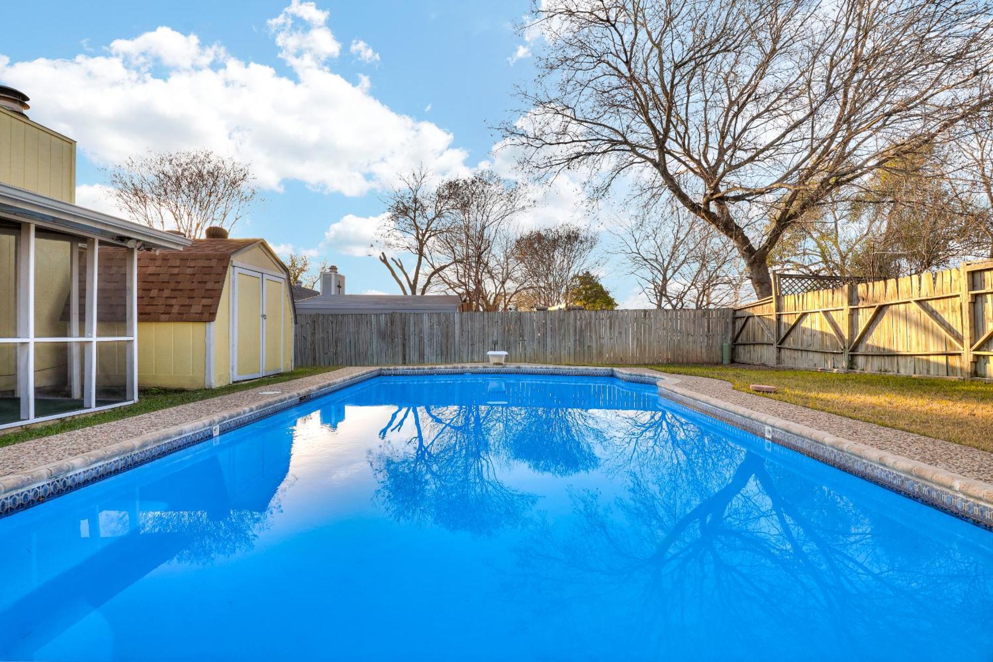 King Bed Lovely Escape Mins To Seaworld Pool *